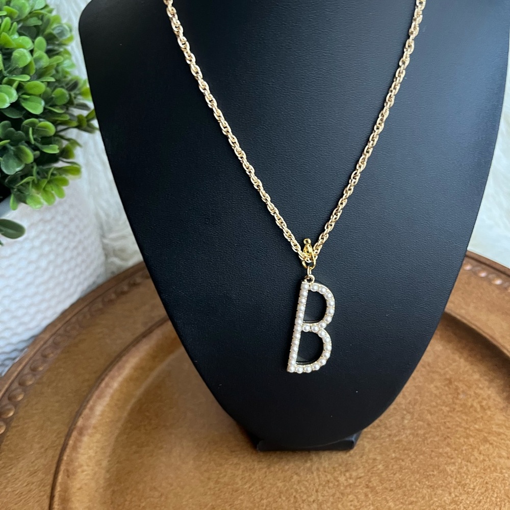 Faux pearl monogram R initial statement Necklace - Picture 4 of 8